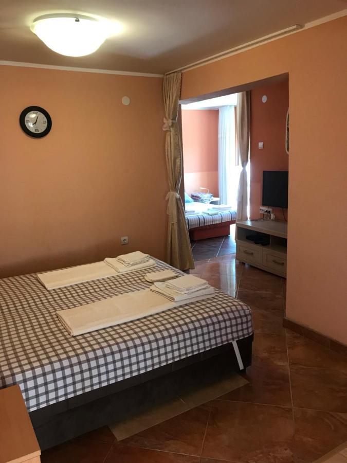 Holiday Home Orange Utjeha Exterior photo