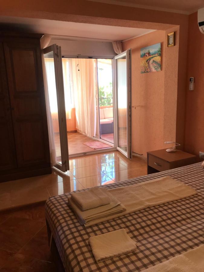 Holiday Home Orange Utjeha Exterior photo