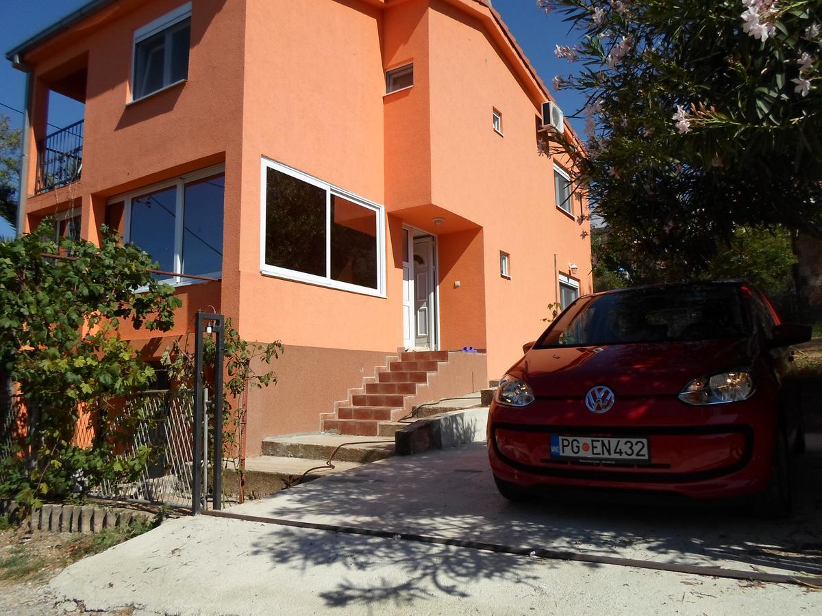 Holiday Home Orange Utjeha Exterior photo