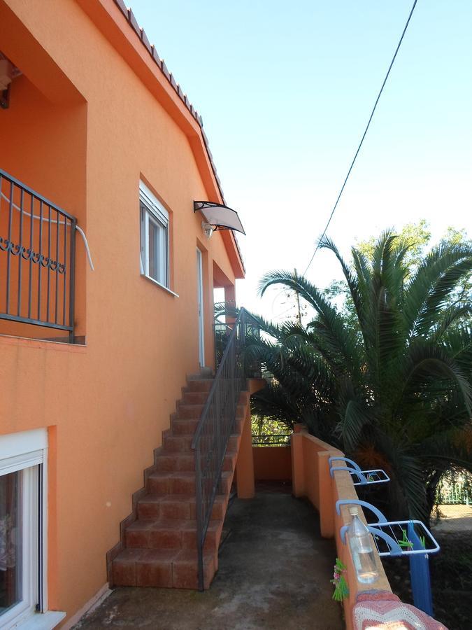 Holiday Home Orange Utjeha Exterior photo