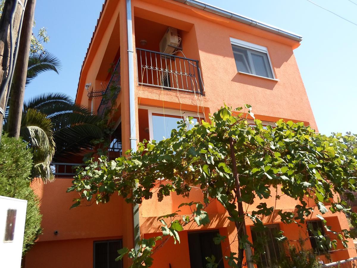 Holiday Home Orange Utjeha Exterior photo