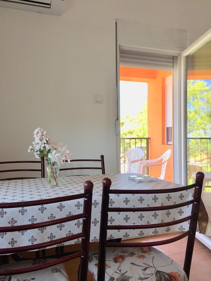 Holiday Home Orange Utjeha Exterior photo